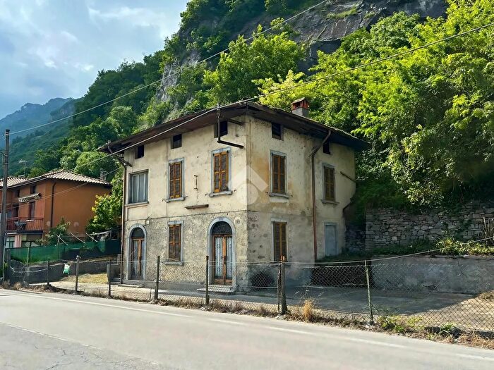 Casa bilocale in vendita in Via Nazionale, Piancogno