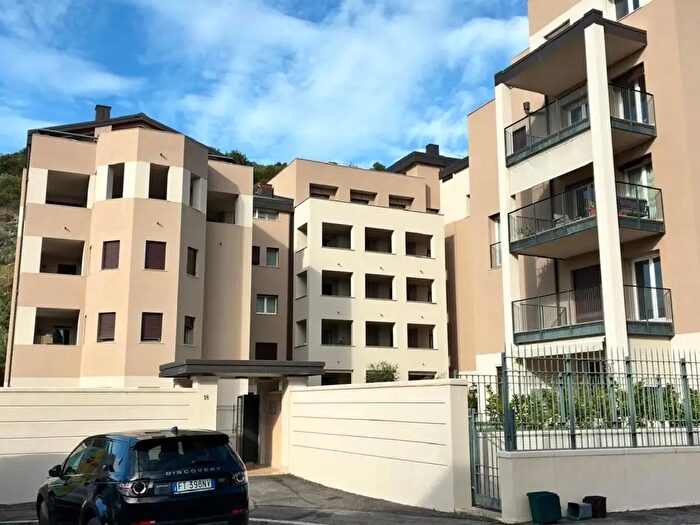 Appartamento con 5 locali in vendita in Via Selva, Verona