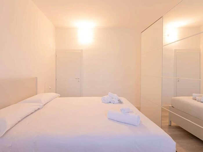 Appartamento trilocale in affitto in Via Savona, Piazza Napoli, Milano