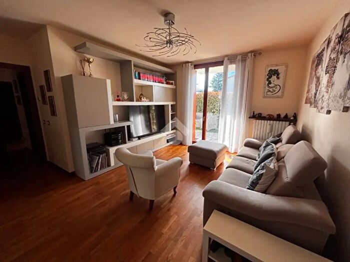 Appartamento con 5 locali in vendita in Via Monte San Martino, Tradate