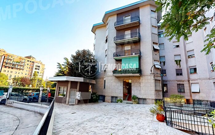 Appartamento trilocale in vendita in Via Palmanova a, Milano