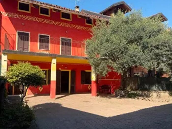 Casa quadrilocale in vendita in Via Circonvallazione, Alice Castello