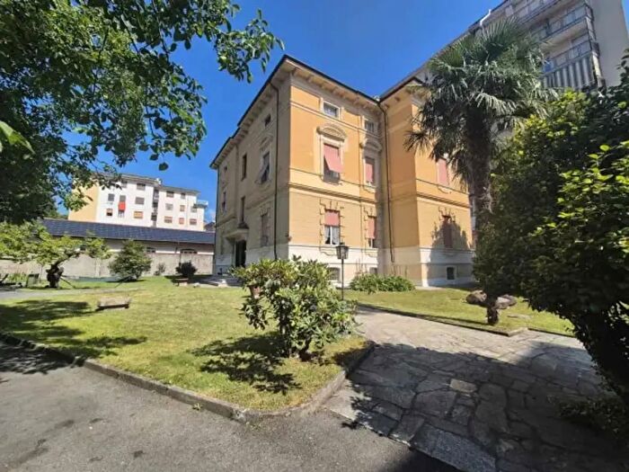 Casa con 6 locali in vendita in Largo Giuseppe Magni, Borgosesia