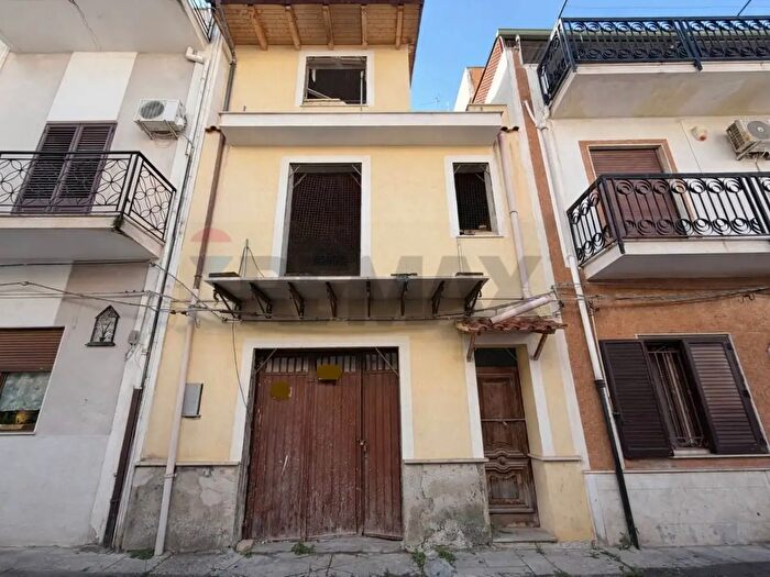 Casa quadrilocale in vendita in Via Tenente Mangiapane, Cinisi