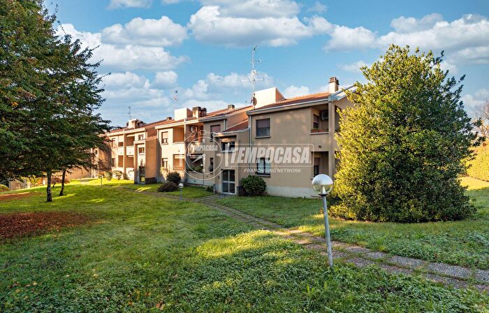 Appartamento trilocale in vendita in Via a Volta, Cassago Brianza