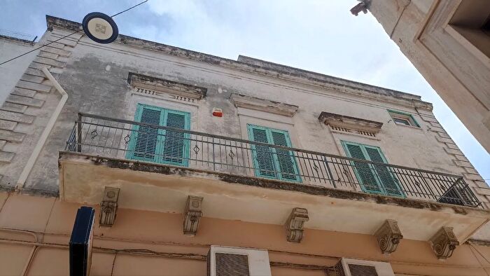 Casa con 8 locali in vendita in Fasano