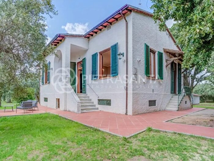 Casa con 10 locali in affitto in Seravezza