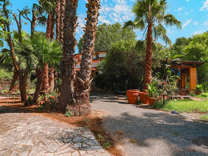 Casa con 5 locali in vendita in Via Aristofonte, Roma