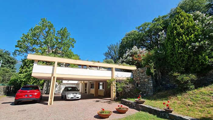 Casa con 10 locali in vendita in Ivrea Torino Piemonte Italia, Ivrea