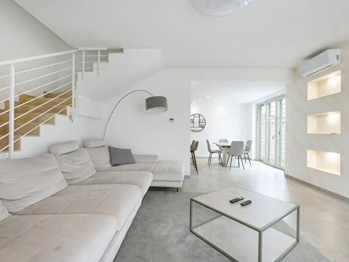 Casa con 5 locali in vendita in Via Viterbo, Anzio