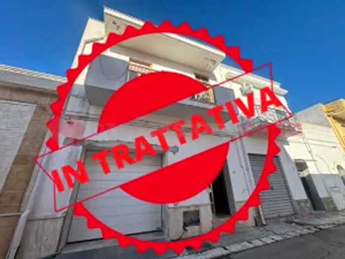 Casa con 6 locali in vendita in Via Paolucci, Pulsano