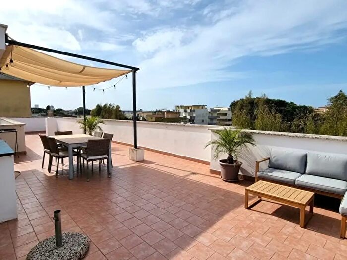 Appartamento con 6 locali in vendita in Via Carducci, Mondragone