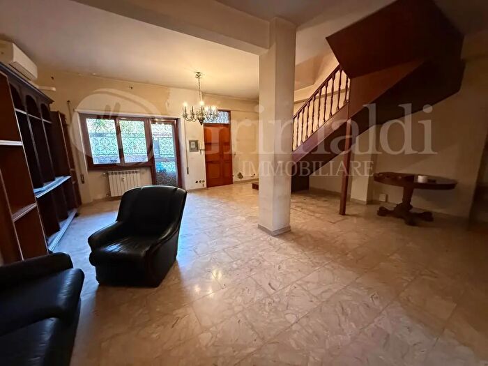 Appartamento trilocale in vendita in Via Portuense, Roma