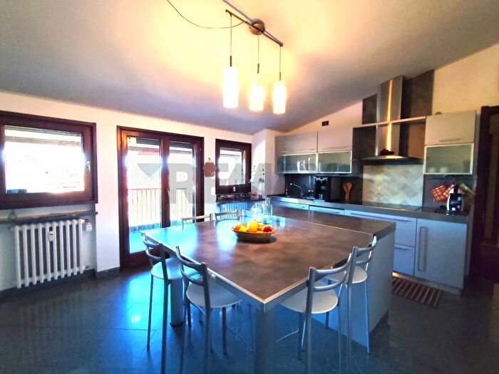 Appartamento con 5 locali in vendita in Parabiago