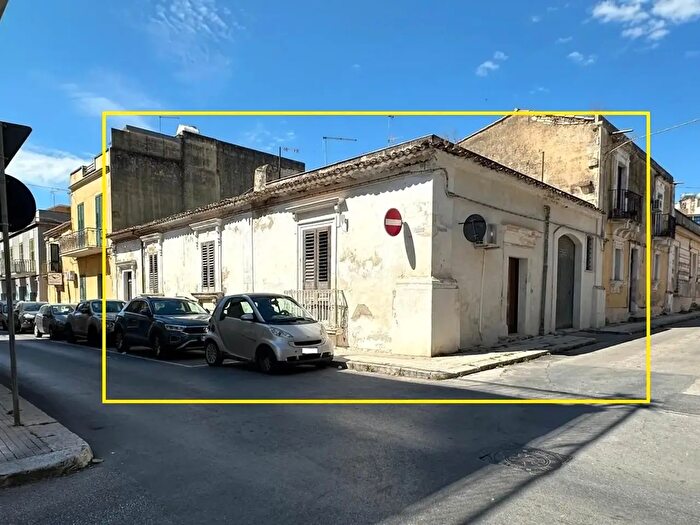 Casa con 7 locali in vendita in Via Giuseppe Mazzini, Avola