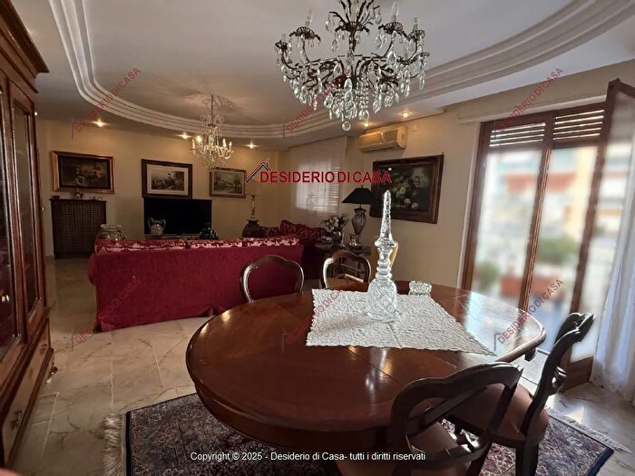 Appartamento con 5 locali in vendita in Viale Strasburgo Palermo, Palermo