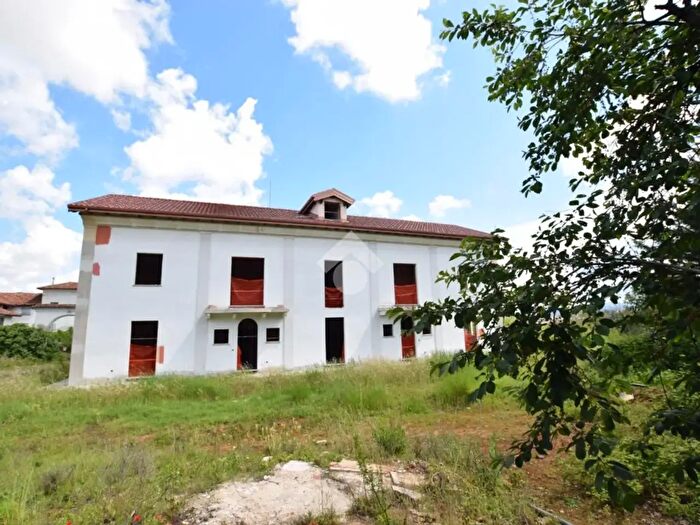 Casa con 12 locali in vendita in Strada Privata, Novi Ligure