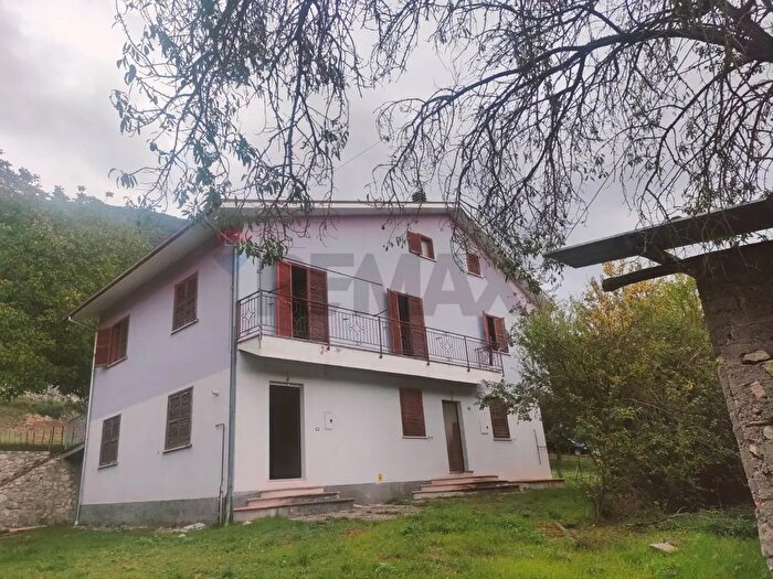 Casa con 10 locali in vendita in Via Roma, San Pio Delle Camere