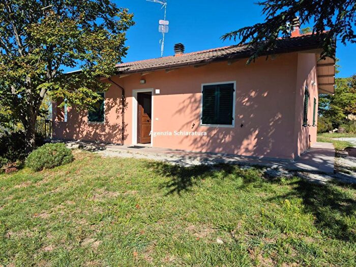 Casa con 5 locali in vendita in Urbino