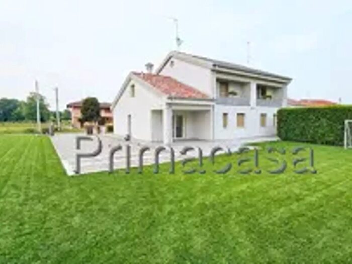 Casa con 7 locali in vendita in Via Moniego Centro, Noale