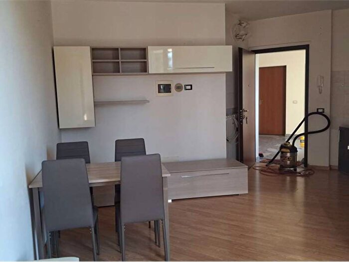 Appartamento bilocale in affitto in Centro, Guanzate