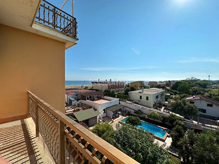 Appartamento trilocale in affitto in Strada Lungomare, Latina