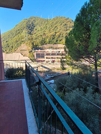 Appartamento con 5 locali in vendita in Via Struppa, Genova