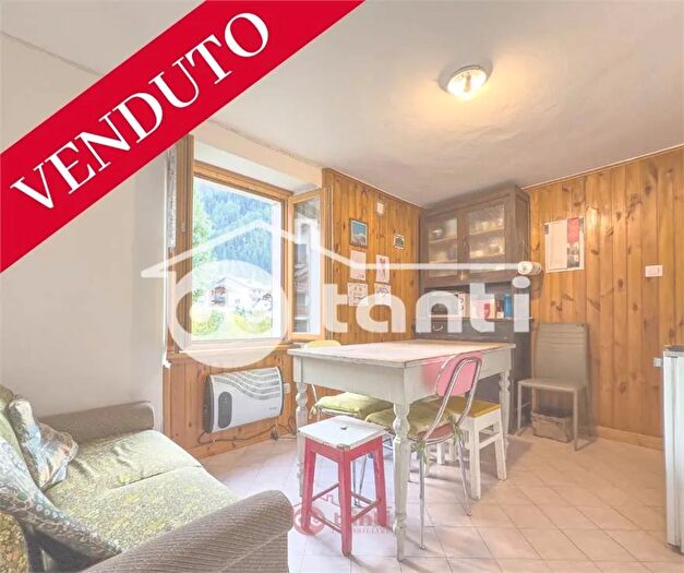 Appartamento trilocale in vendita in Via La Streccia Campodolcino So, Rogolo