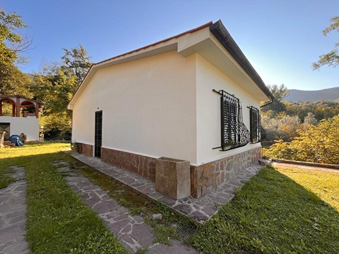 Casa quadrilocale in vendita in Calci