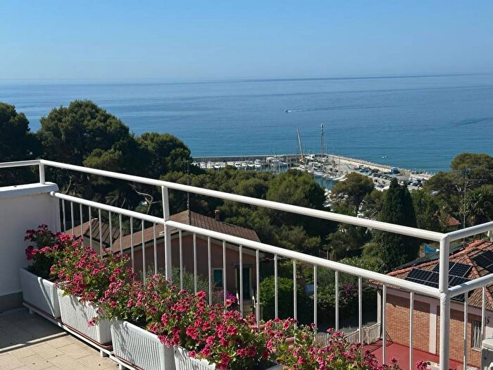 Appartamento trilocale in affitto in Strada della Pineta, Marina Di Andora, Andora