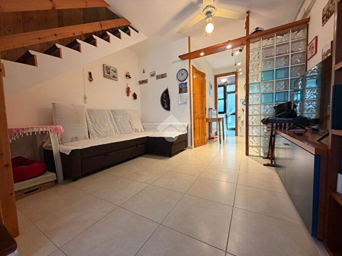 Appartamento trilocale in vendita in Via Ancona, Comacchio