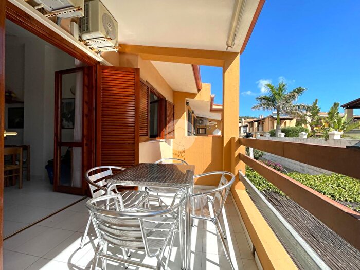 Appartamento trilocale in vendita in Via Foscolo, Villasimius