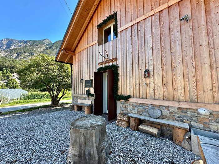 Casa con 6 locali in vendita in Via Borgo Alto, Malborghetto Valbruna