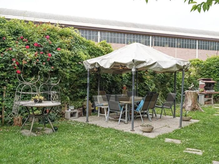 Casa con 10 locali in vendita in Pontida