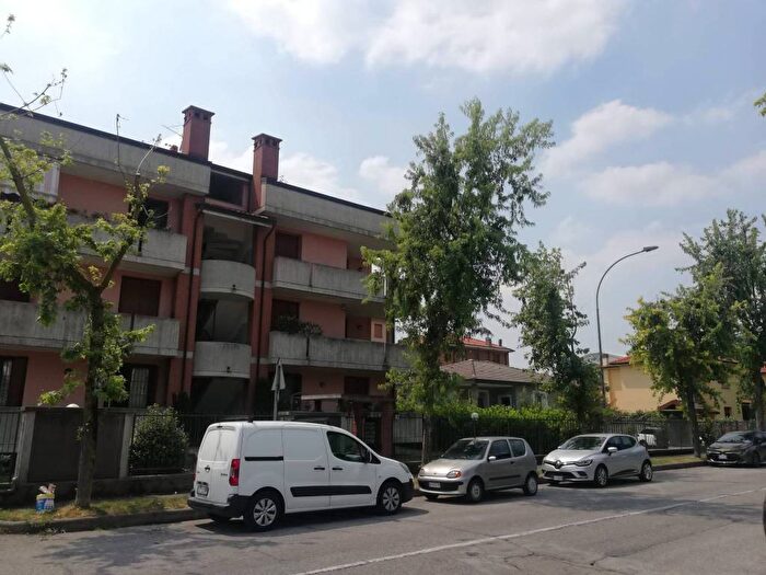 Appartamento trilocale in affitto in Via Carso, Centro, Arcore