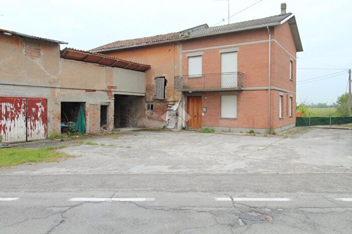 Casa con 5 locali in vendita in Via Ponte Forca, Cadelbosco Di Sopra