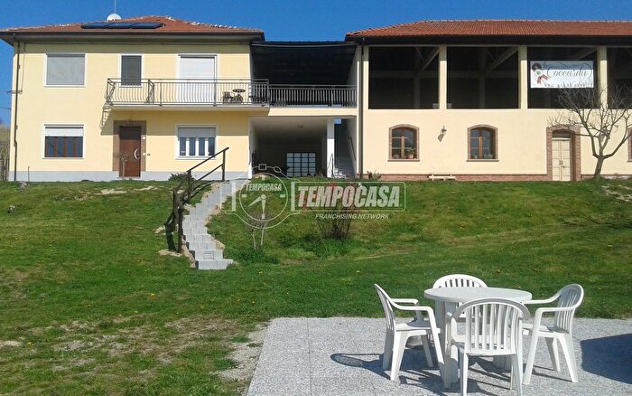 Casa con 8 locali in vendita in Via Valle, CastellAlfero