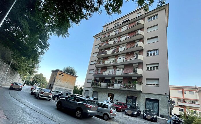 Appartamento con 6 locali in vendita in Via Fosse Ardeatine, Frosinone