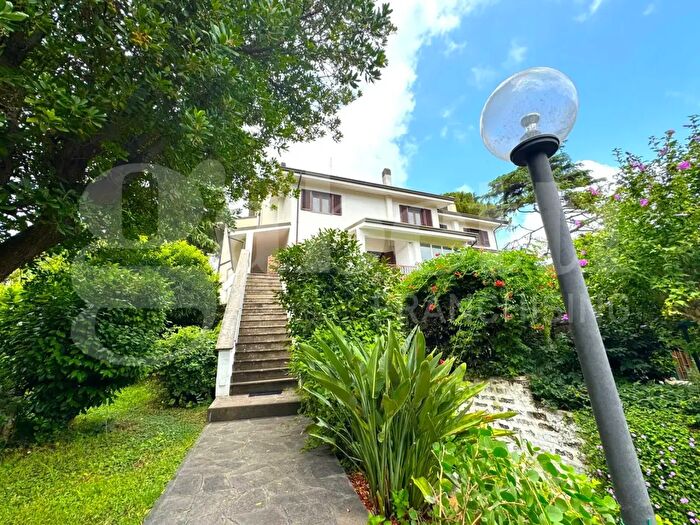 Casa quadrilocale in vendita in Viale della Repubblica, Marino