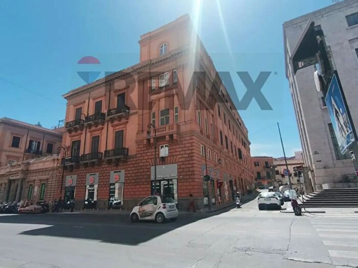 Appartamento trilocale in affitto in Via Epicarmo, Palermo