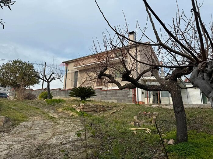 Casa con 10 locali in vendita in Via Rizzacorno, Lanciano