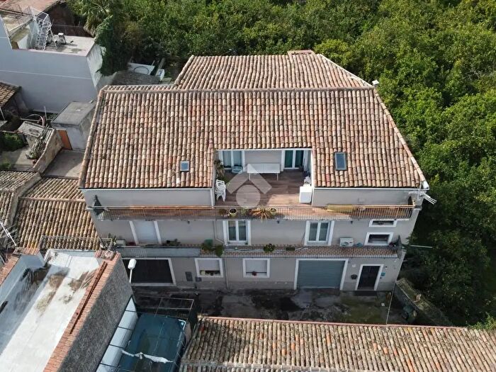 Casa con 7 locali in vendita in Via Salimbene, Giarre