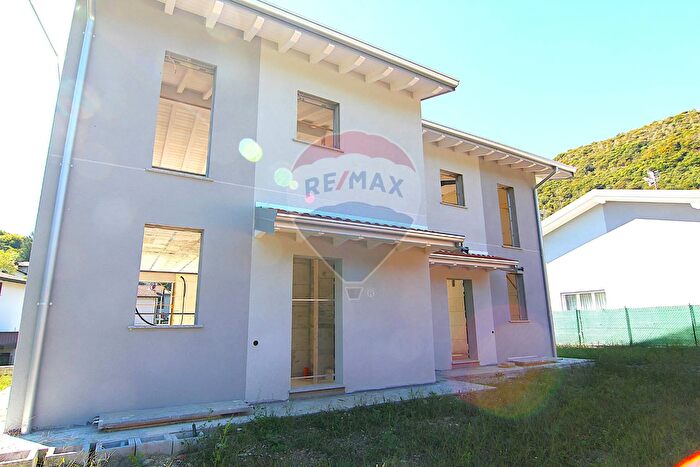 Appartamento quadrilocale in vendita in Via Vette, Cuasso Al Monte