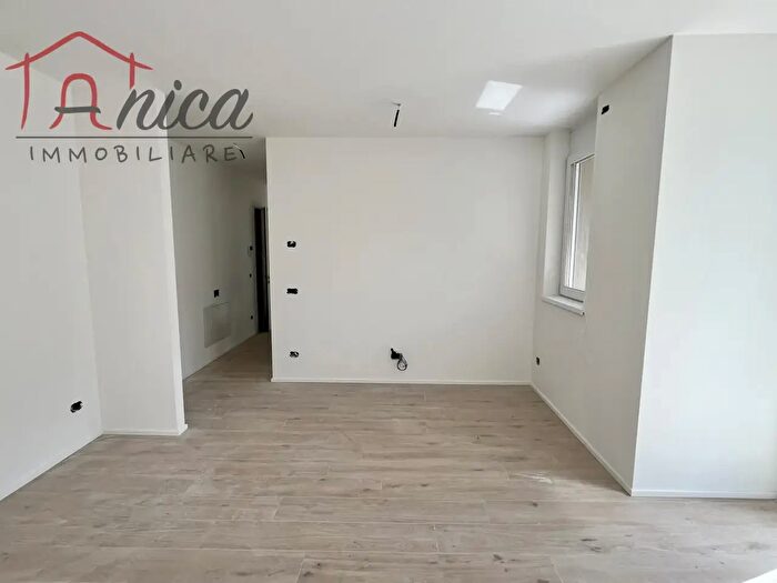Appartamento trilocale in vendita in Via della Canova, Trento