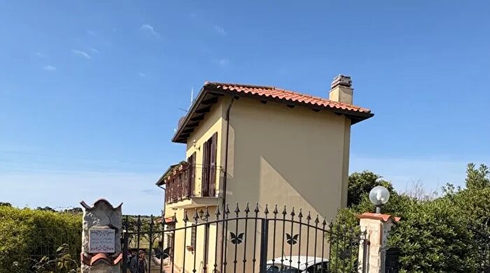 Casa con 6 locali in vendita in Via Forma Sperlonga Mare, Sperlonga