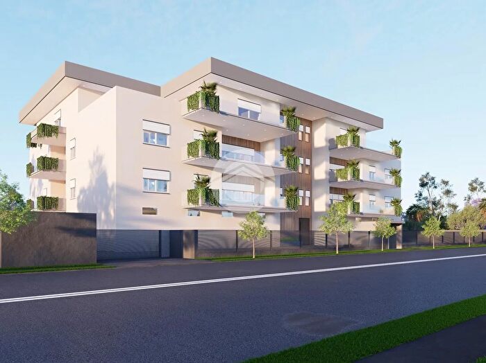 Appartamento quadrilocale in vendita in Via Carlo Pisacane, Magenta