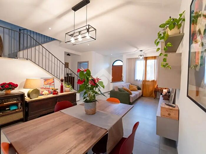 Casa con 6 locali in vendita in Via Liguria, Bagnacavallo