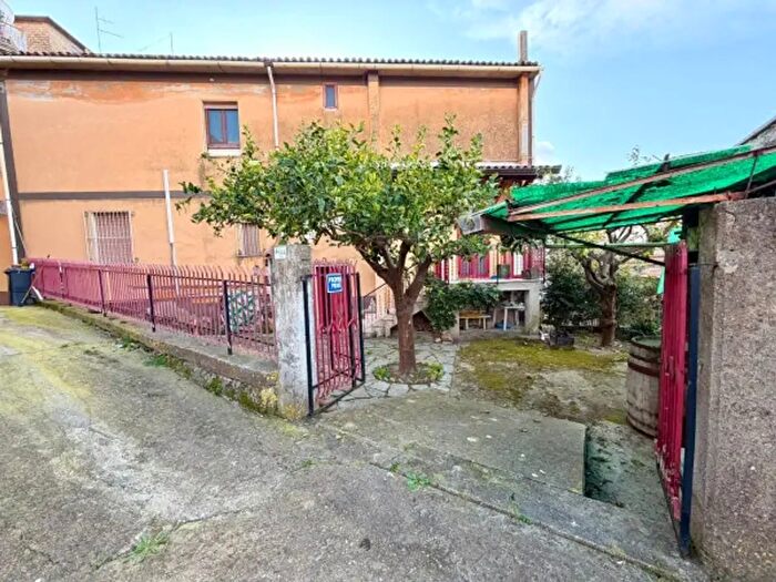 Appartamento trilocale in vendita in Via Giuseppe Garibaldi, Ogliastro Cilento