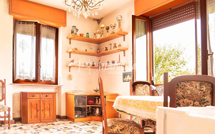 Appartamento trilocale in vendita in Via Carducci, Triuggio