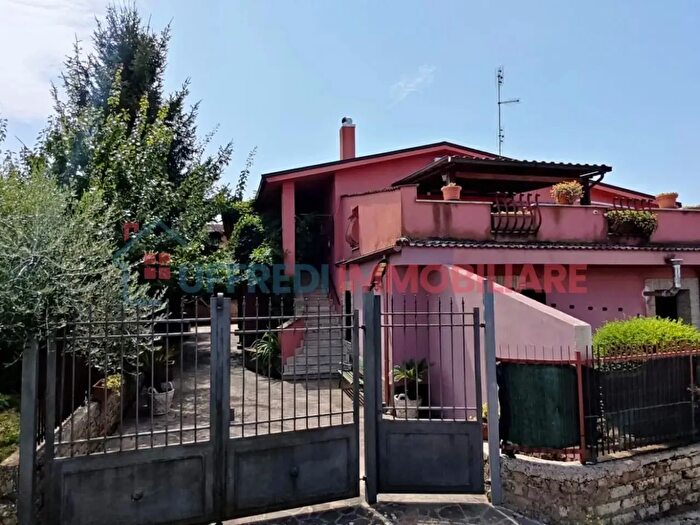 Appartamento trilocale in vendita in Via Colle Scossite, Zagarolo